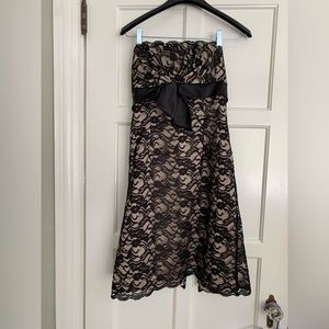 Like new size 6 White House/Black Market black lace dress.